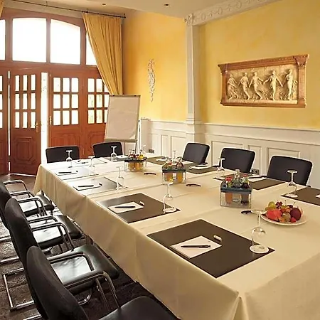 Schloss 4*