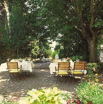 Schloss 4*